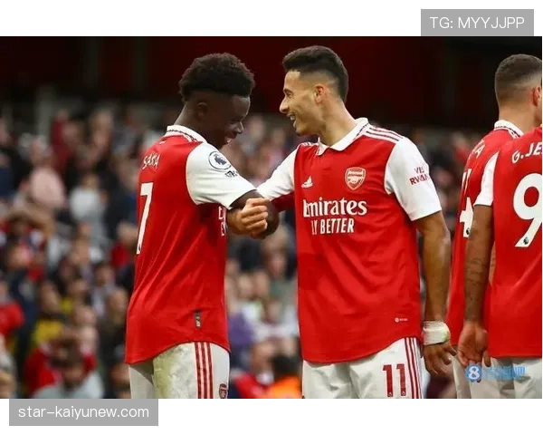 厄德高与福登的组织推进模式差异：技术型中场如何定义英超进攻节奏