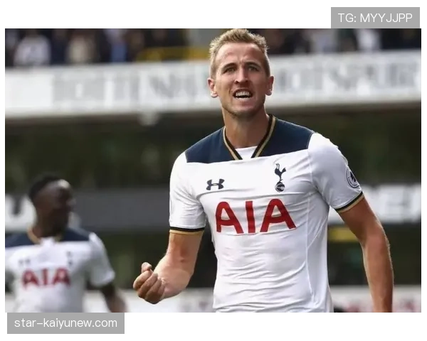 哈里·凯恩训练完回家路上还在背战术板？这人是不是根本不需要睡觉