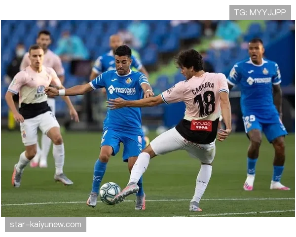 沙滩足球规则：无越位、换人与犯规判罚要点